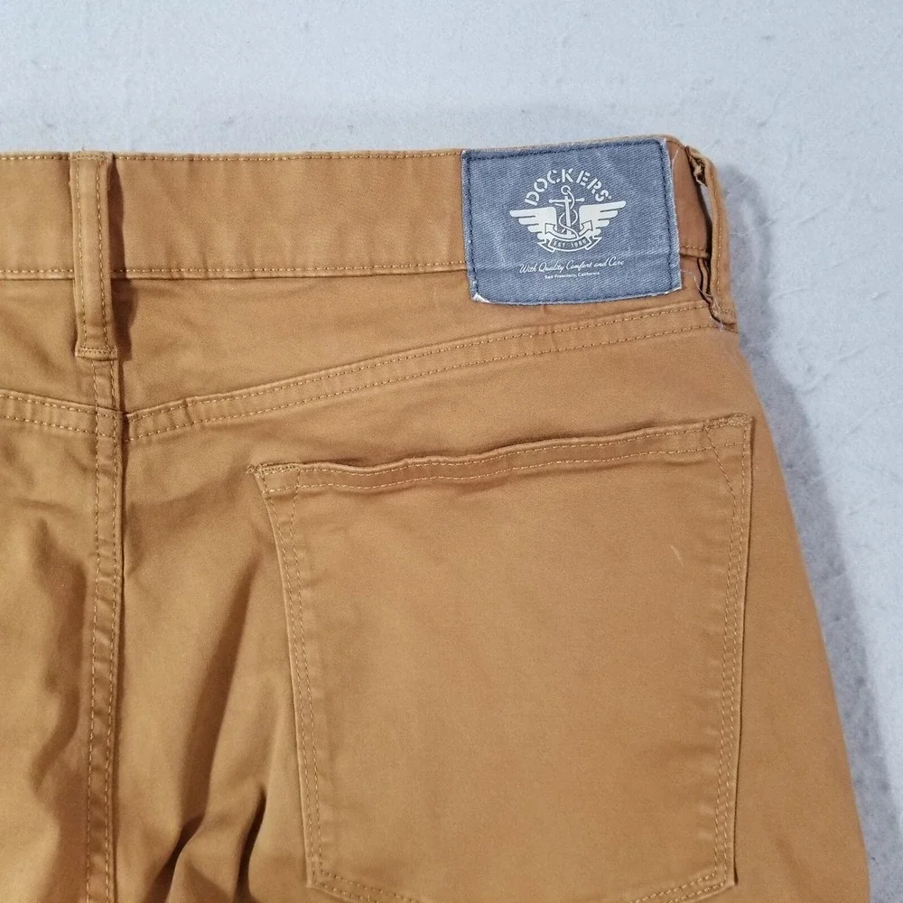 Levi's Dockers jeans men's 36x 28 regular straight Supreme Flex Brown pants